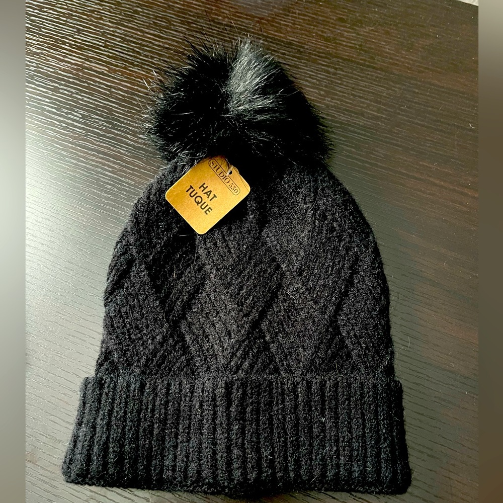 Black tuque/hat (adult size) NEW